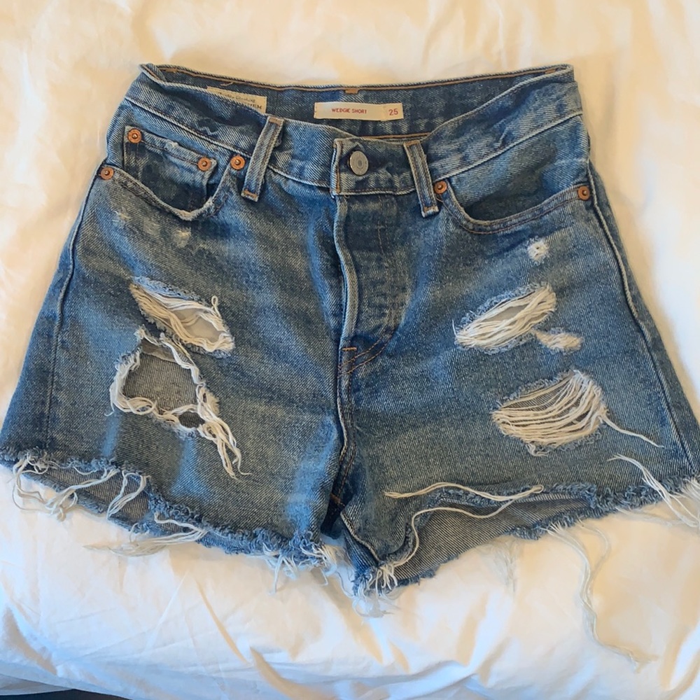 Levi’s Wedgie Short, size 25